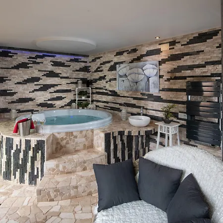 Domaine Du Jardin Hôtel&chalets Privé 4* Rehaupal